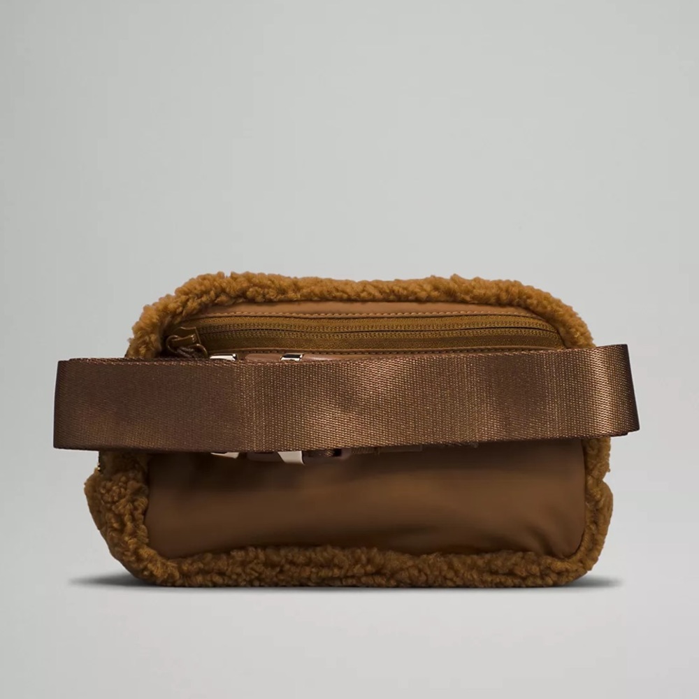 Lululemon fleece everywhere belt bag *burnt caramel - Picture 5 of 7